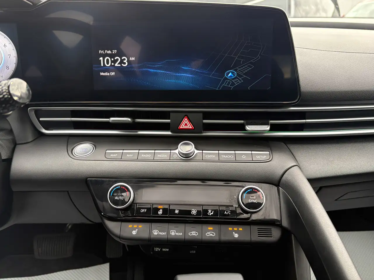 Hyundai ELANTRA снимка Hyundai ELANTRA