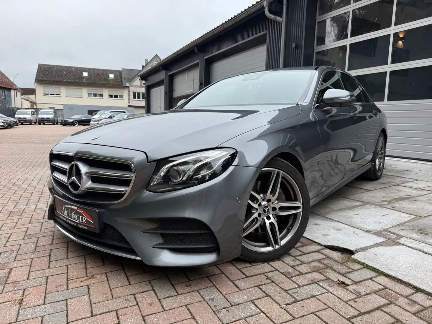 Mercedes-Benz E 300 d Limousine Euro 6  Shz. LED Amg-Line Grau - 1