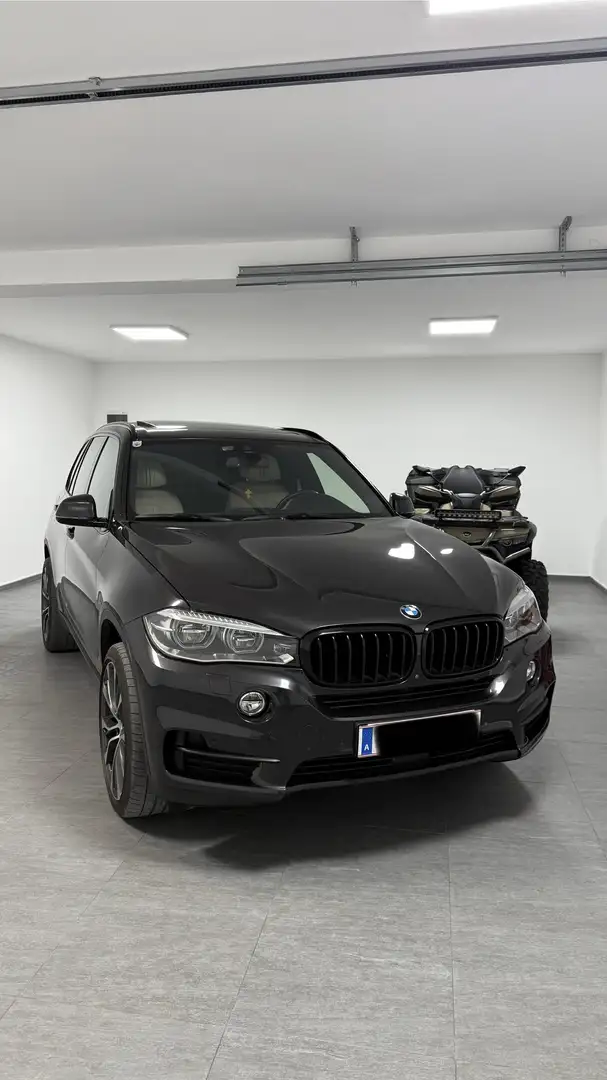 BMW X5 xDrive40d Grau - 1