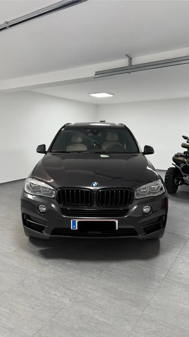 BMW X5 xDrive40d Grau - 2