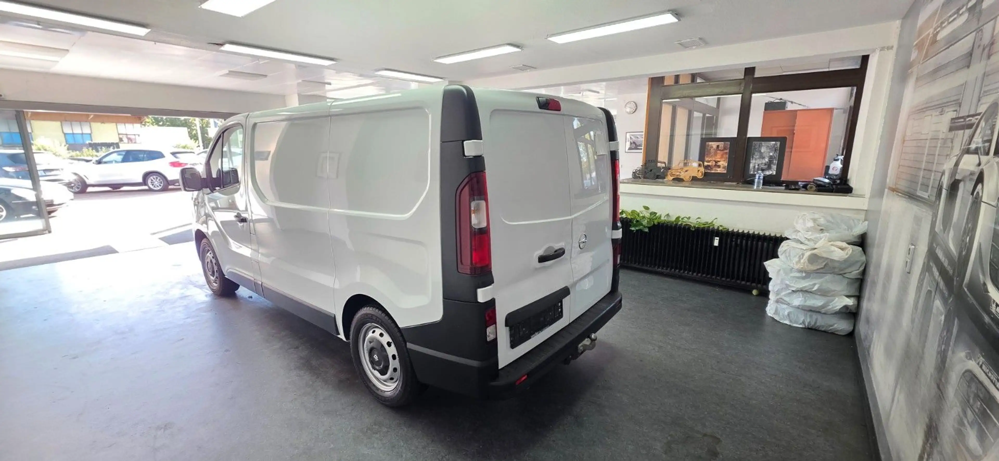Opel Vivaro B Kasten L1H1 Klima PDC AHK TÜV 10/2028 — photo 5