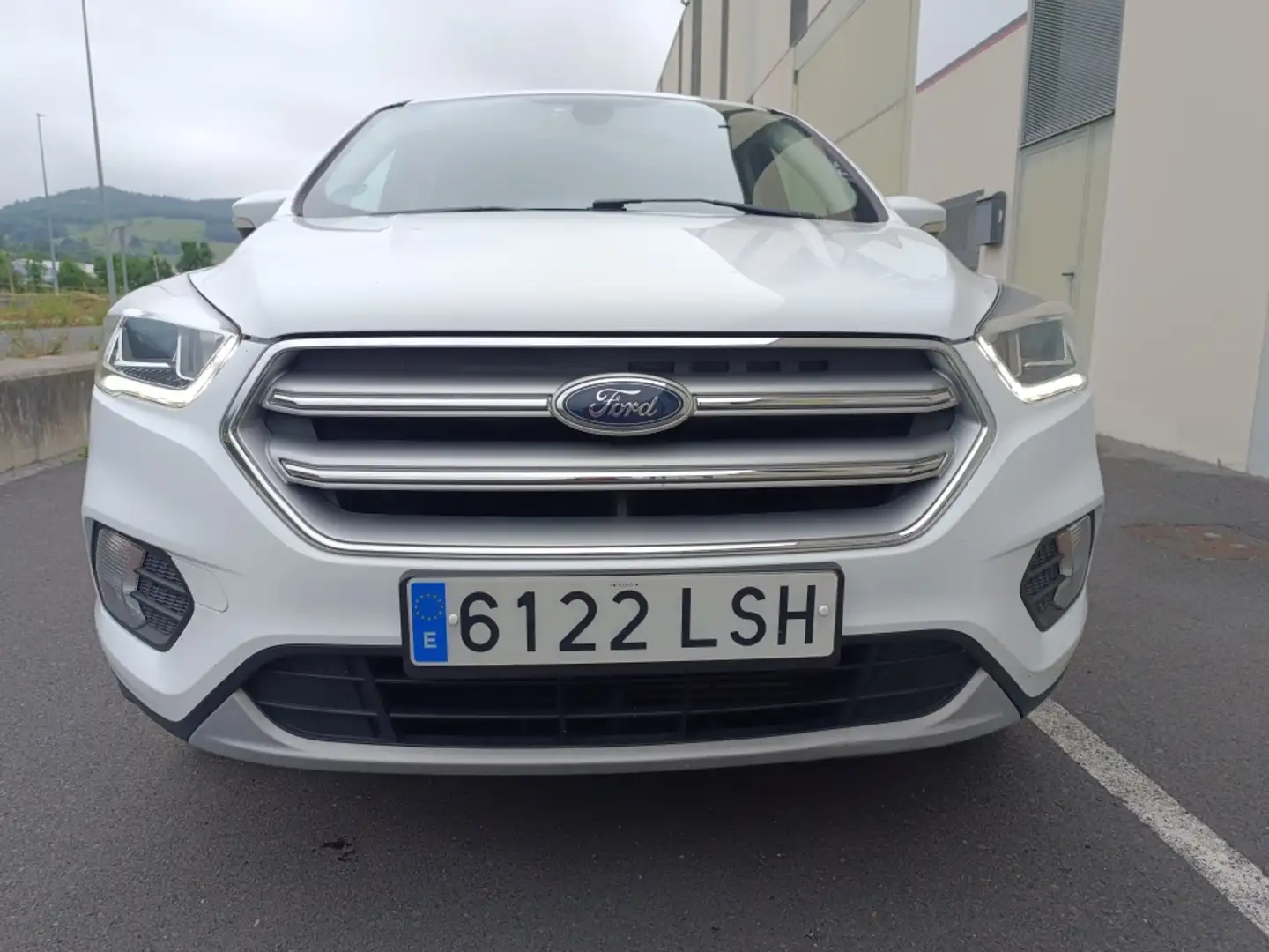 Ford Kuga 2.0TDCI Auto S&S Titanium 4x4 Aut. 150 Weiß - 2