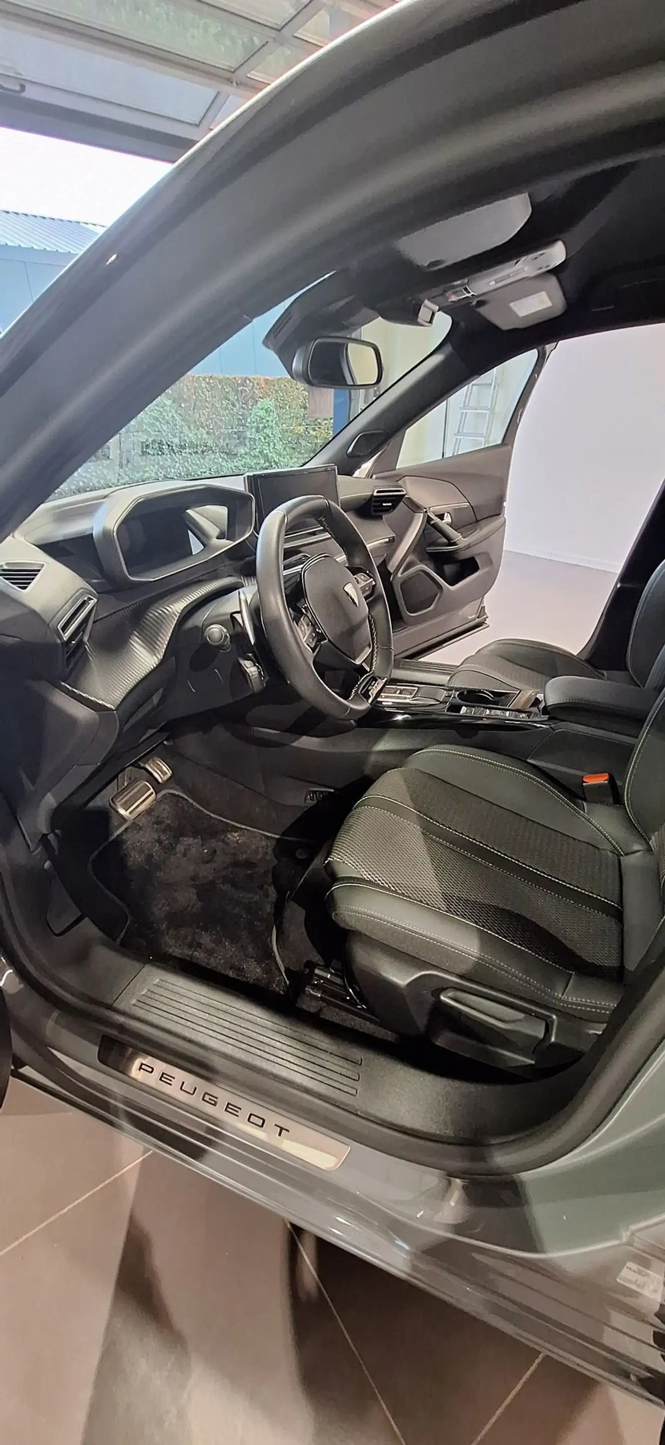Peugeot 2008 Hybrid GT e-DSC6 — photo 14