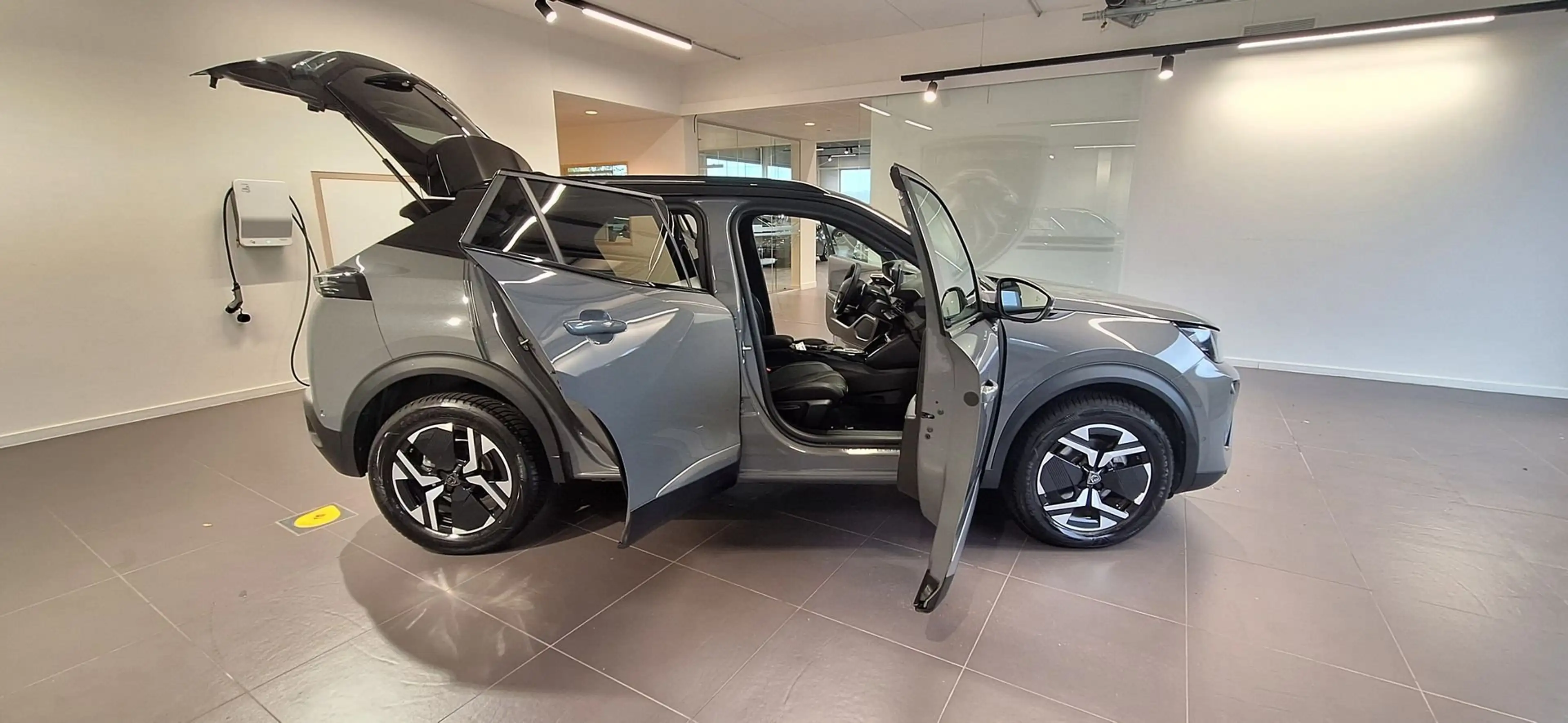 Peugeot 2008 Hybrid GT e-DSC6 — photo 12