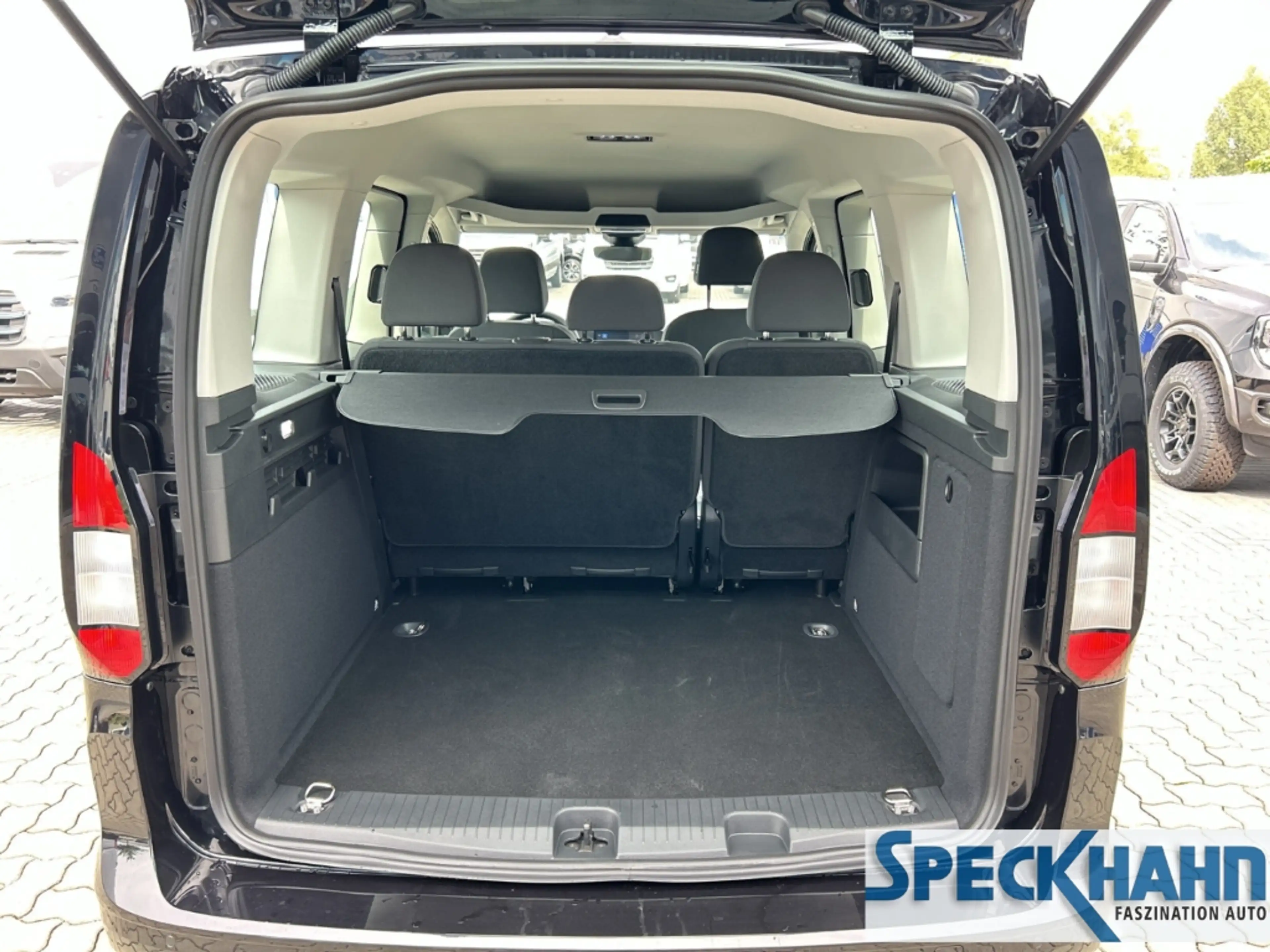 Ford Tourneo Connect Trend 2.0 EcoBlue eCall AHK PDCv+h ISOFIX Apple Ca — photo 9