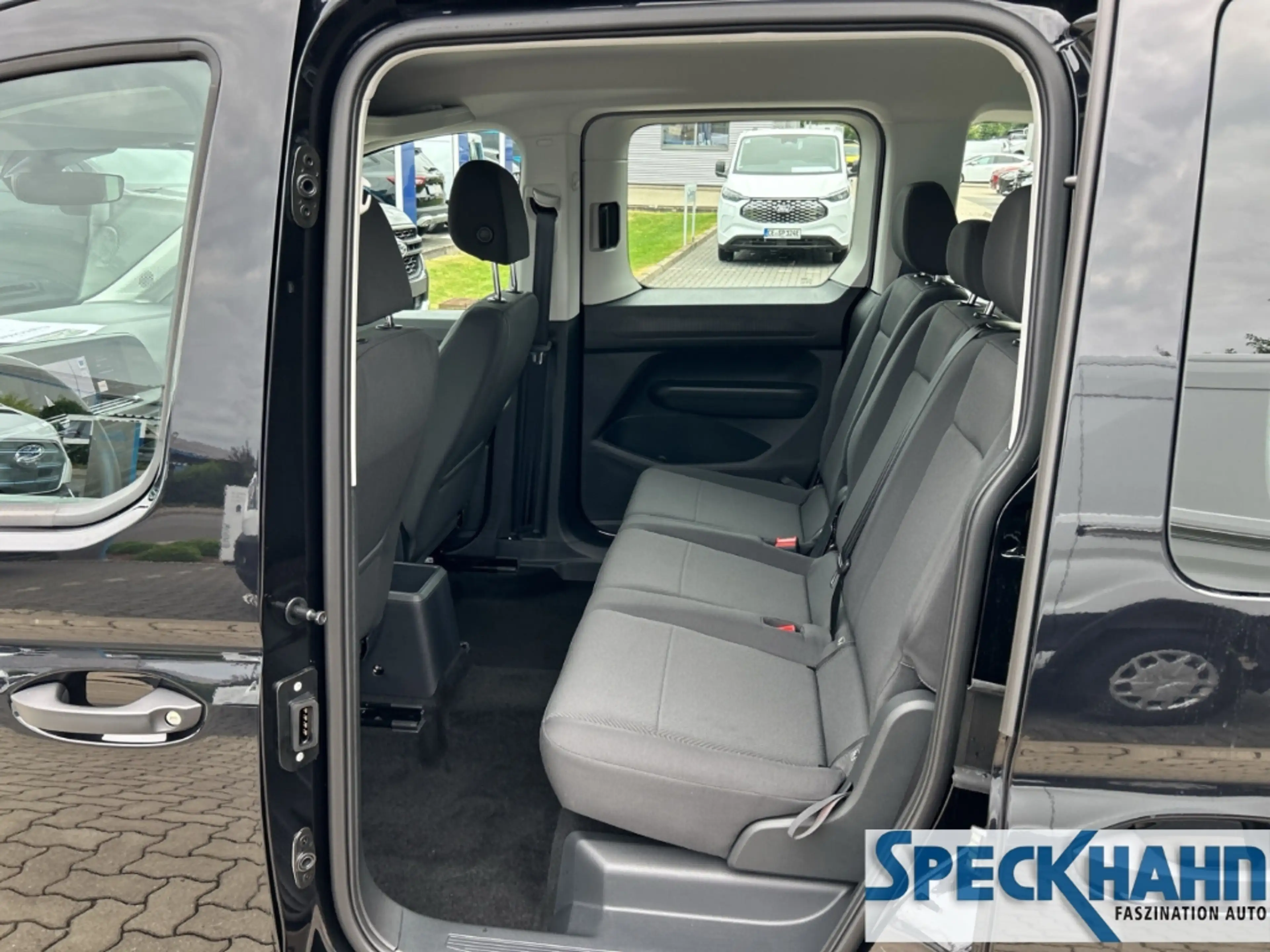 Ford Tourneo Connect Trend 2.0 EcoBlue eCall AHK PDCv+h ISOFIX Apple Ca — photo 13