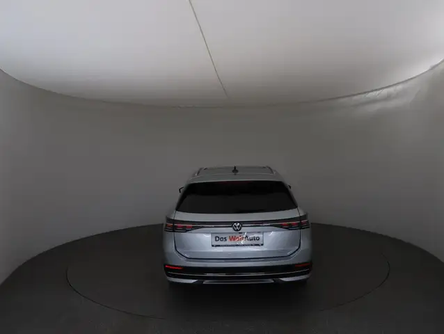 Volkswagen Passat view 6