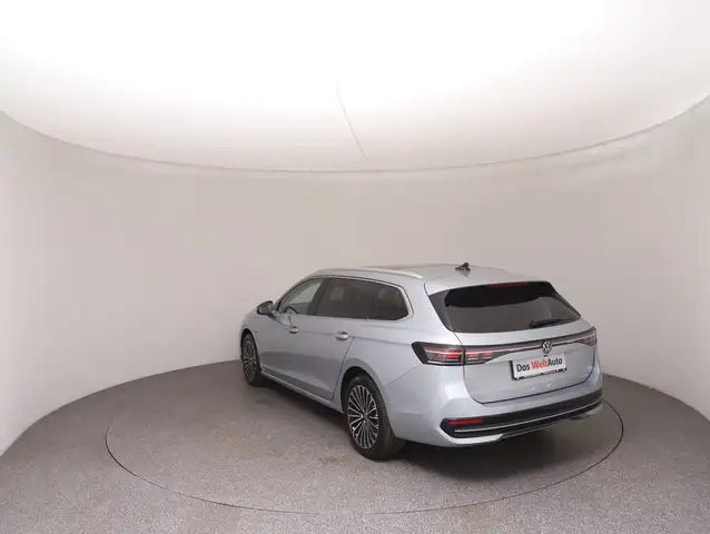 Volkswagen Passat view 5