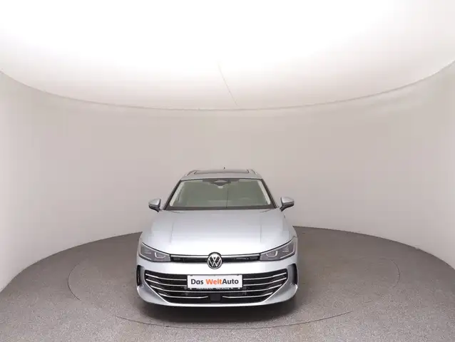Volkswagen Passat view 3