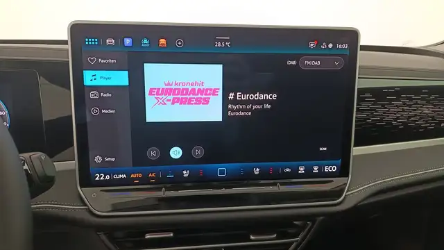 Volkswagen Passat view 8