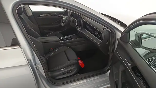 Volkswagen Passat view 10