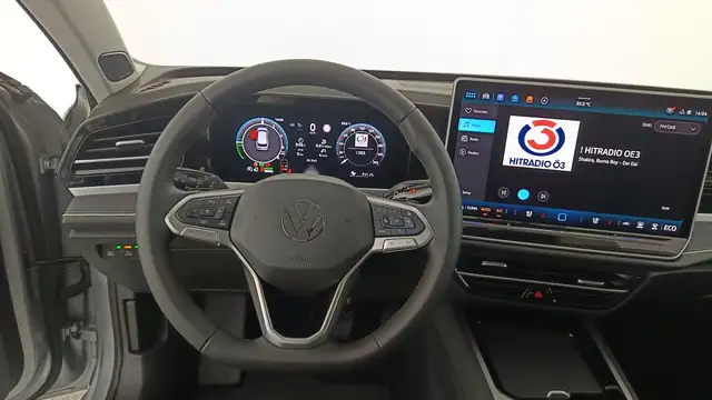 Volkswagen Passat view 14