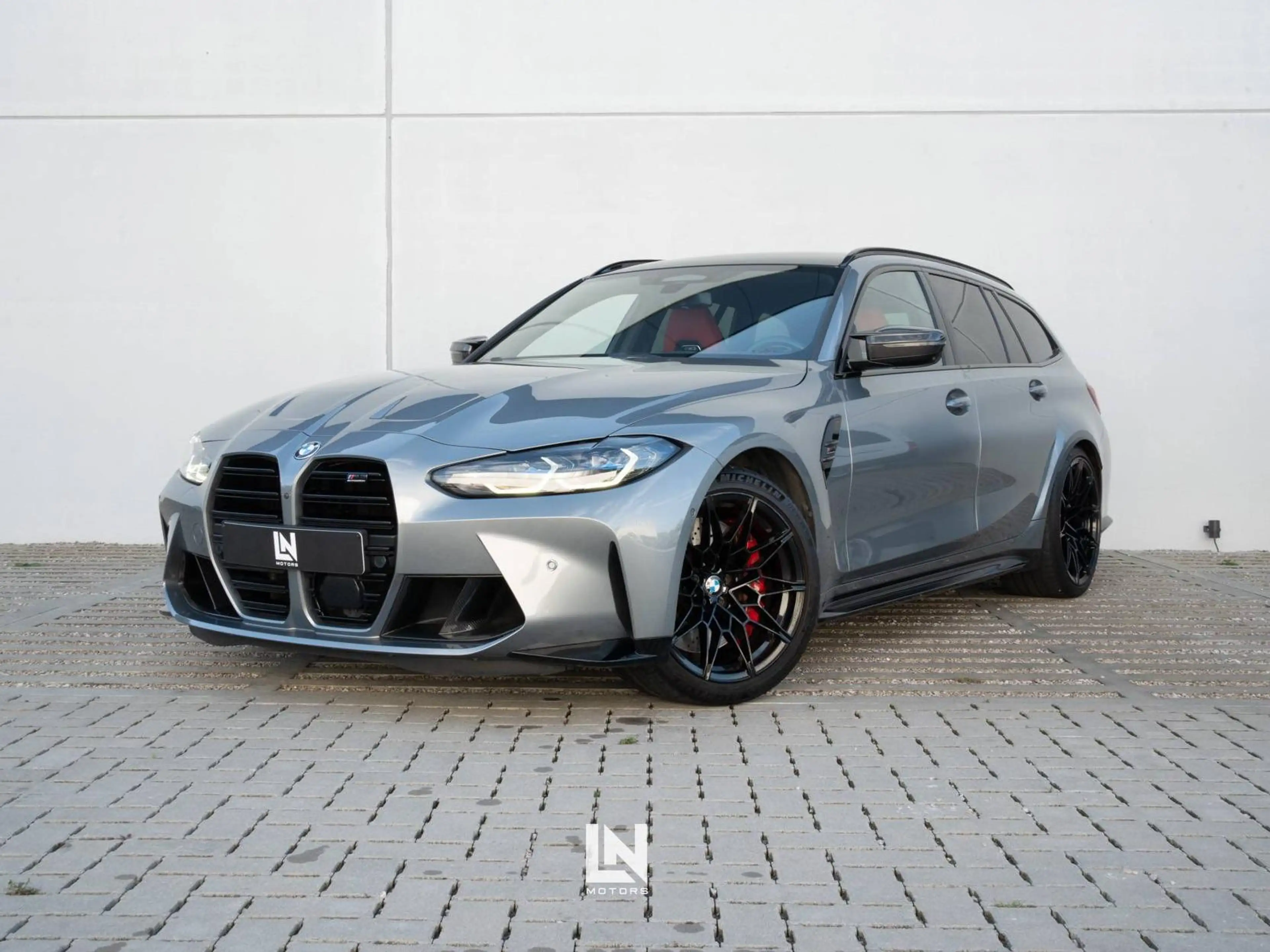 BMW M3 Competition Touring | LICHTEVRACHT 21% BTW | MILLTEK | Carbon | H. Kardon | Full