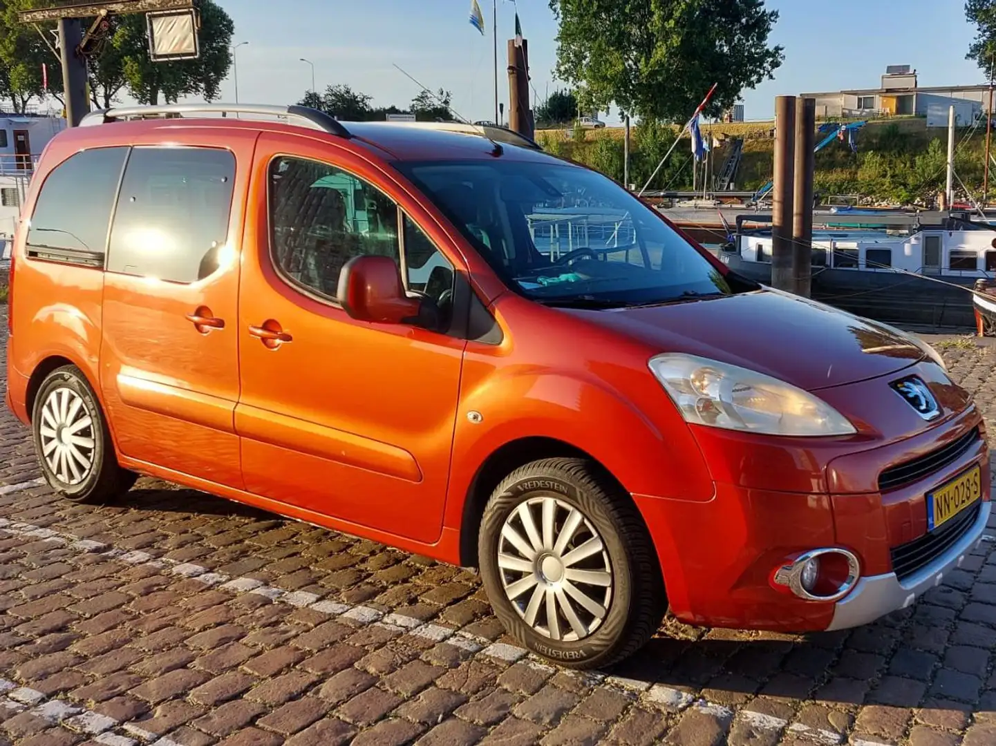 Peugeot Partner Partner 1.6 XT Rood - 1