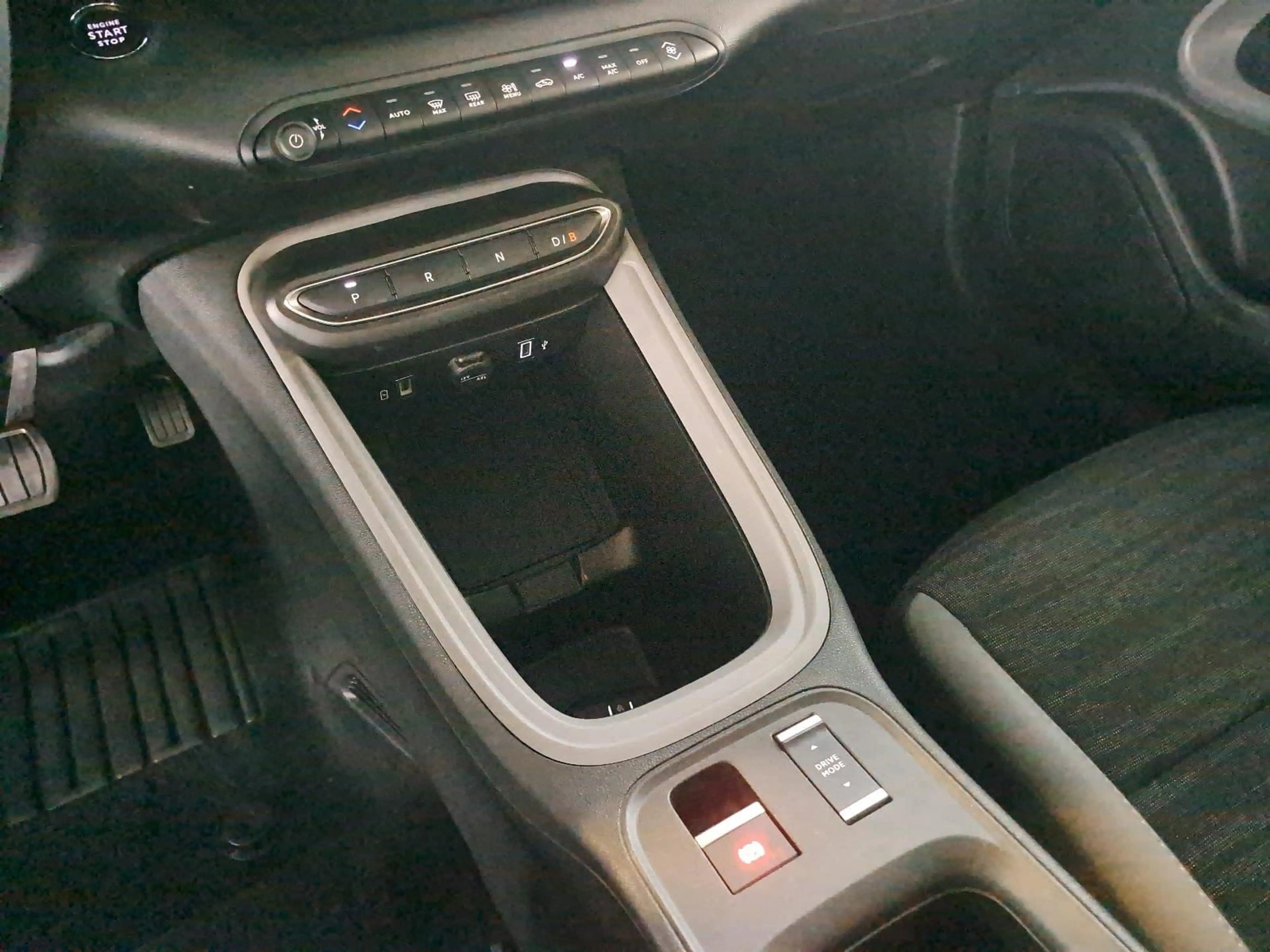 Jeep Avenger AVENGER AUTO. 51KWH LONGITUDE LED KLIMAAUTO — photo 13