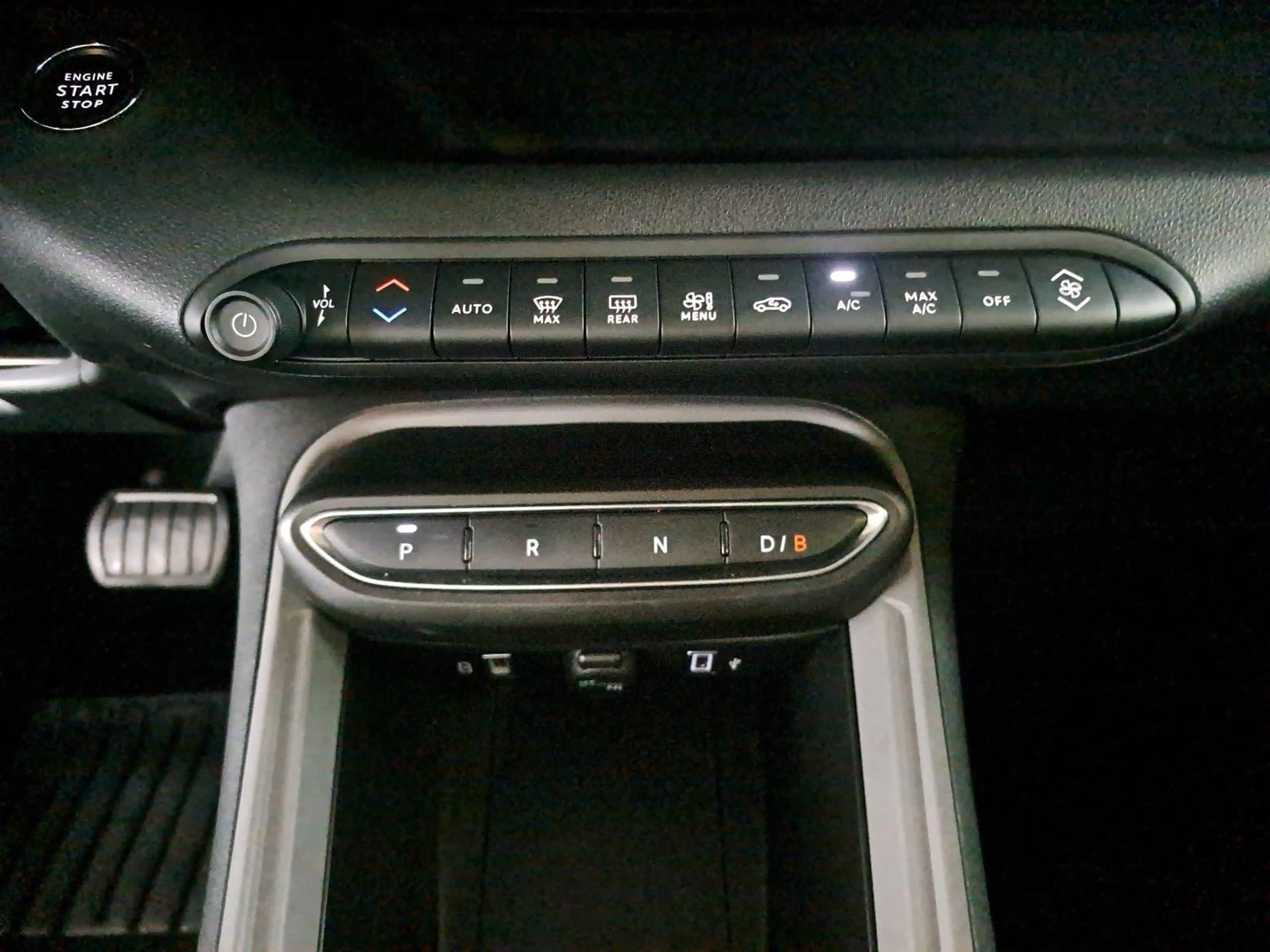 Jeep Avenger AVENGER AUTO. 51KWH LONGITUDE LED KLIMAAUTO — photo 12