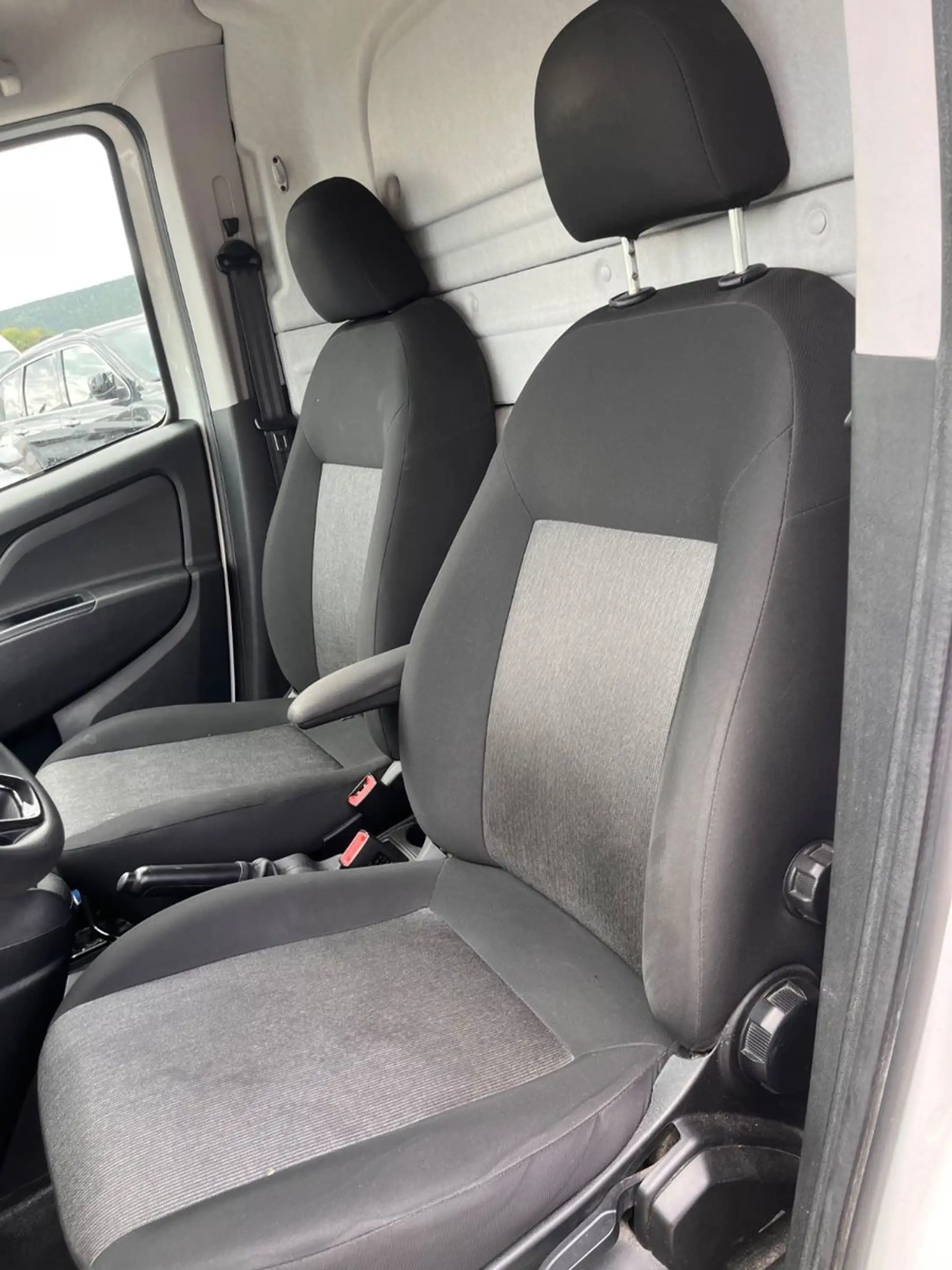 Fiat Doblo SX Kasten Navi Klima AHK DAB Tüv neu — photo 9