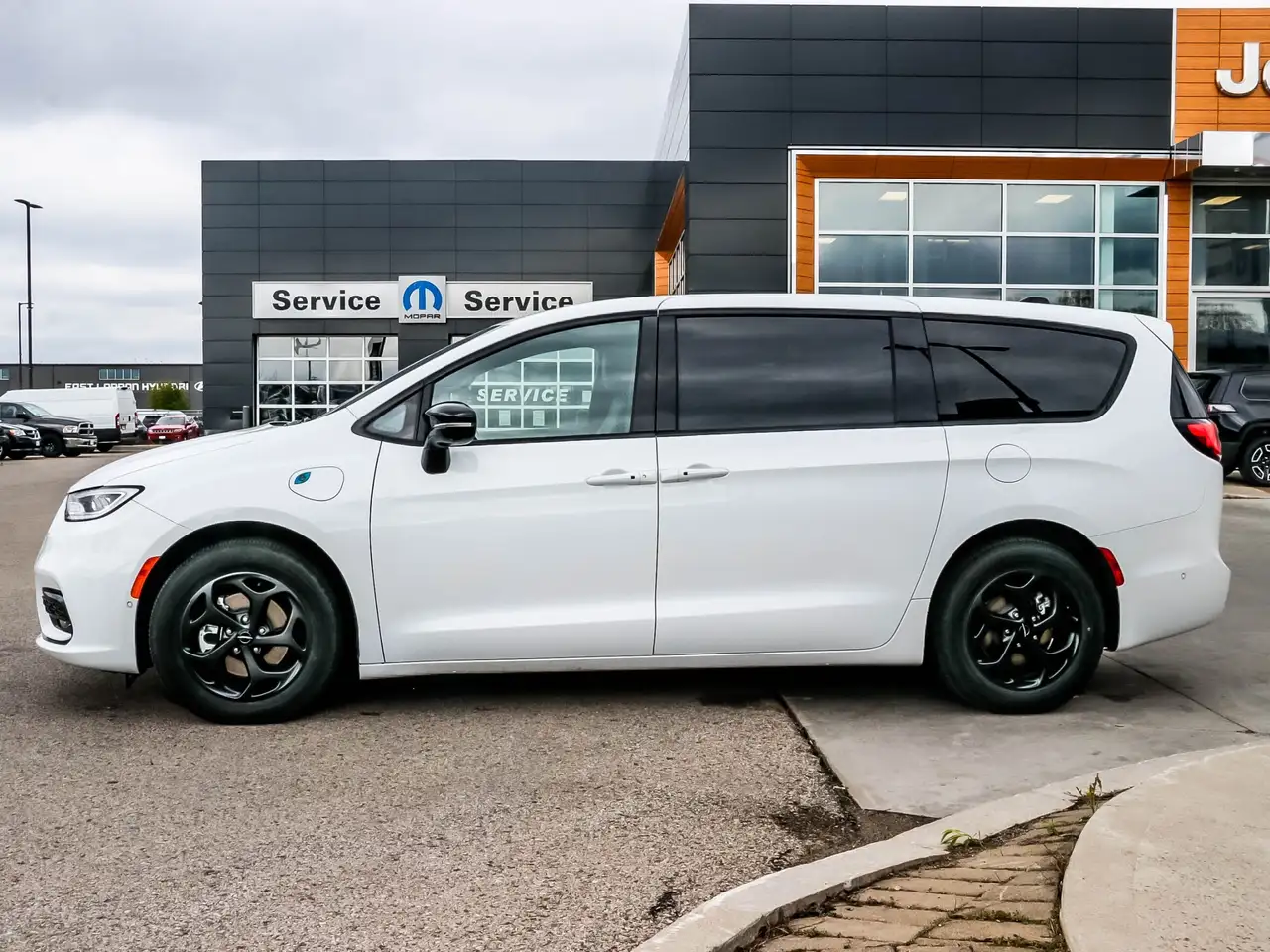 Chrysler Pacifica снимка Chrysler Pacifica