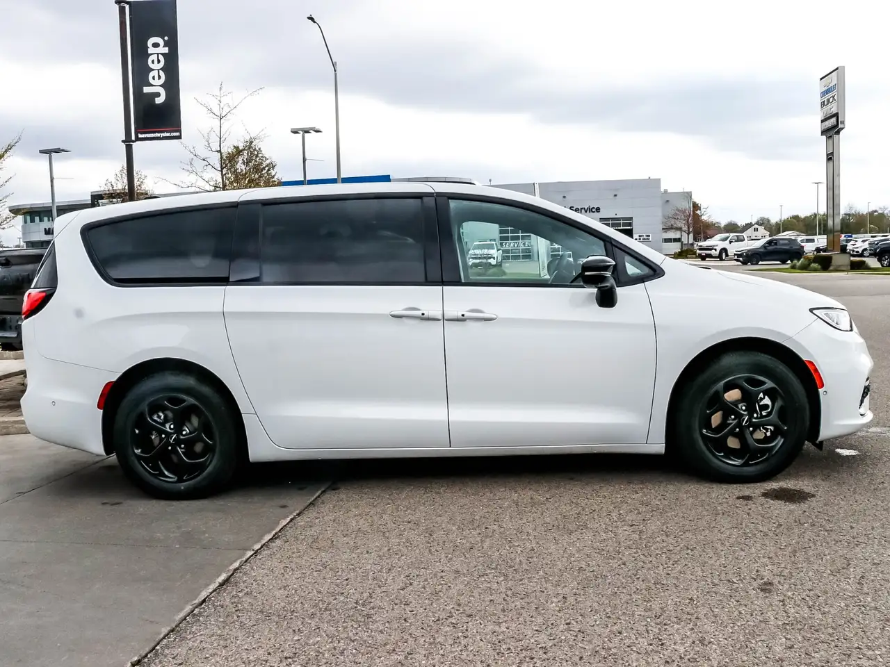 Chrysler Pacifica снимка Chrysler Pacifica