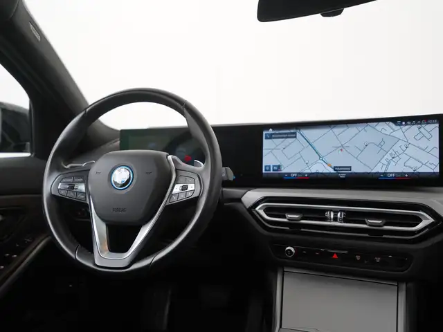 BMW 3 Series view 6