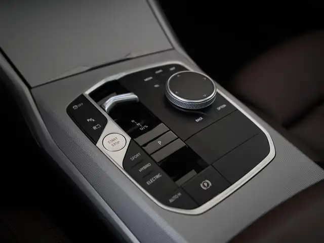 BMW 3 Series view 11