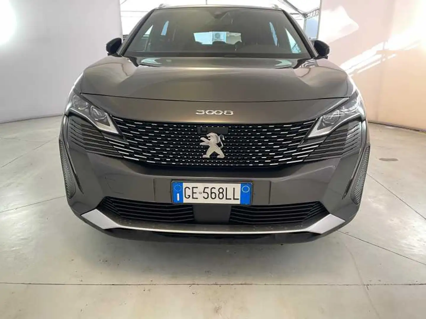 Peugeot 3008 1.5 BlueHDi GT Grau - 2