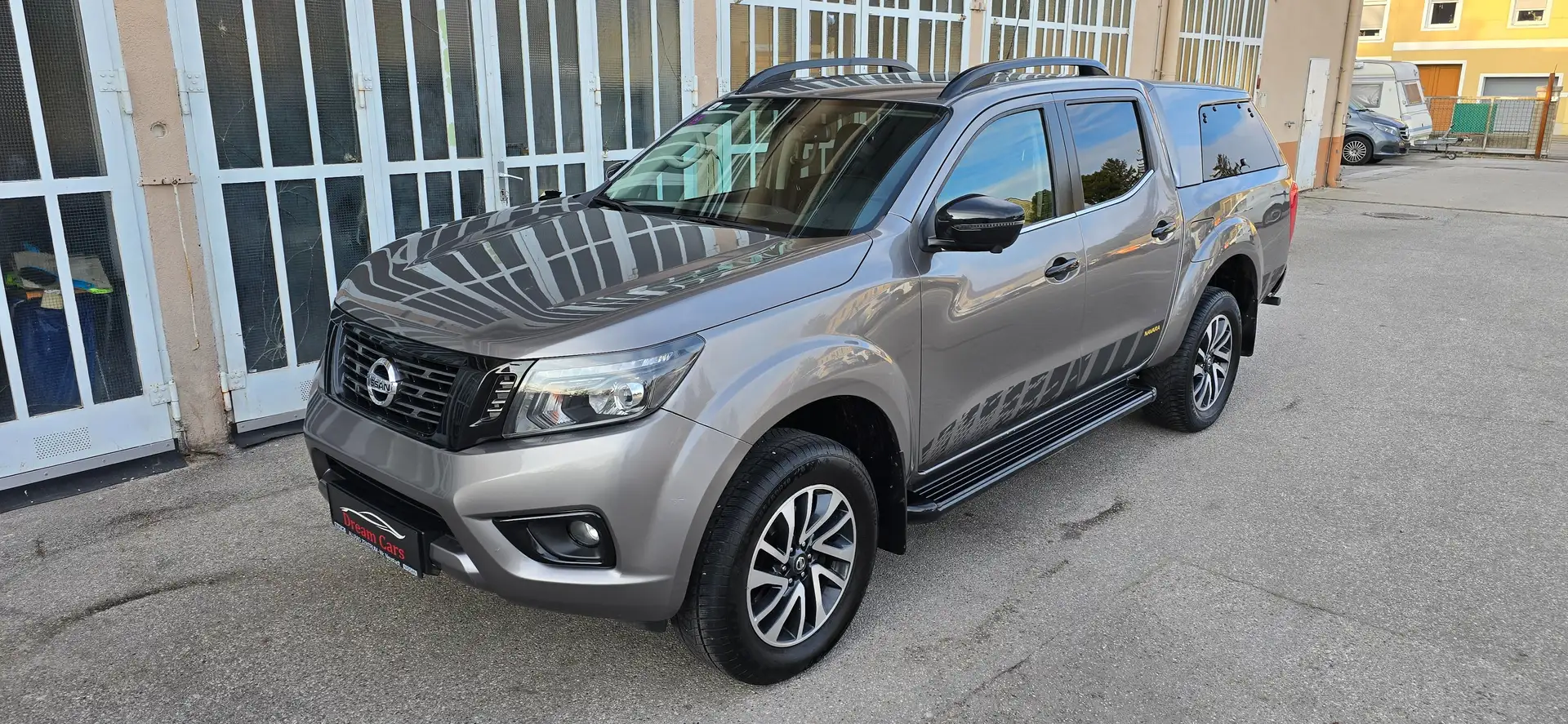 Nissan Navara NP300 N-Guard 2,3dCi Aut. DC 4x4 Mwst*Led*Navi*AHK Grau - 1