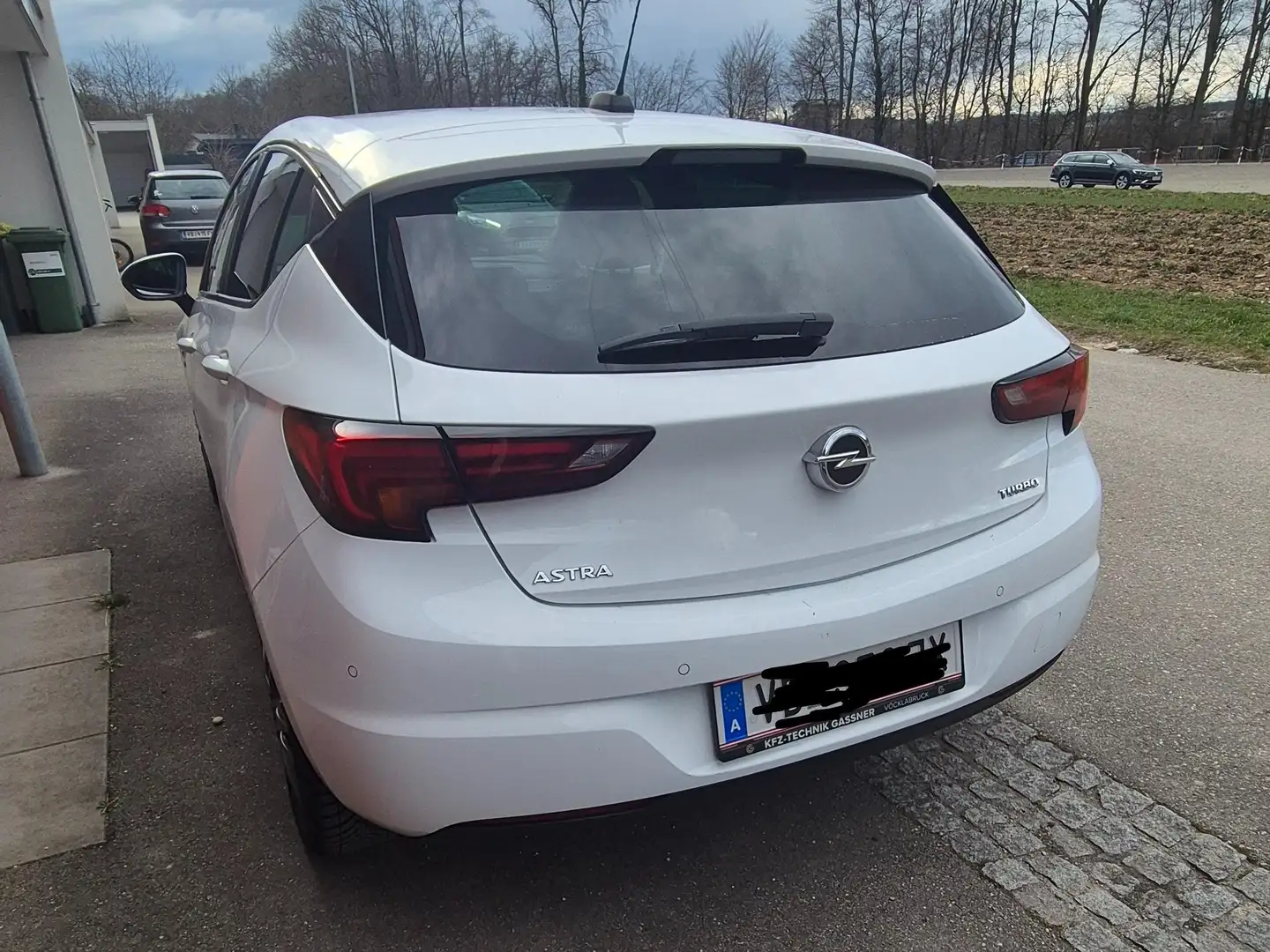Opel Astra Astra 1,4 Turbo Direct Injection Österreich Edition Österreich Edition Weiß - 2