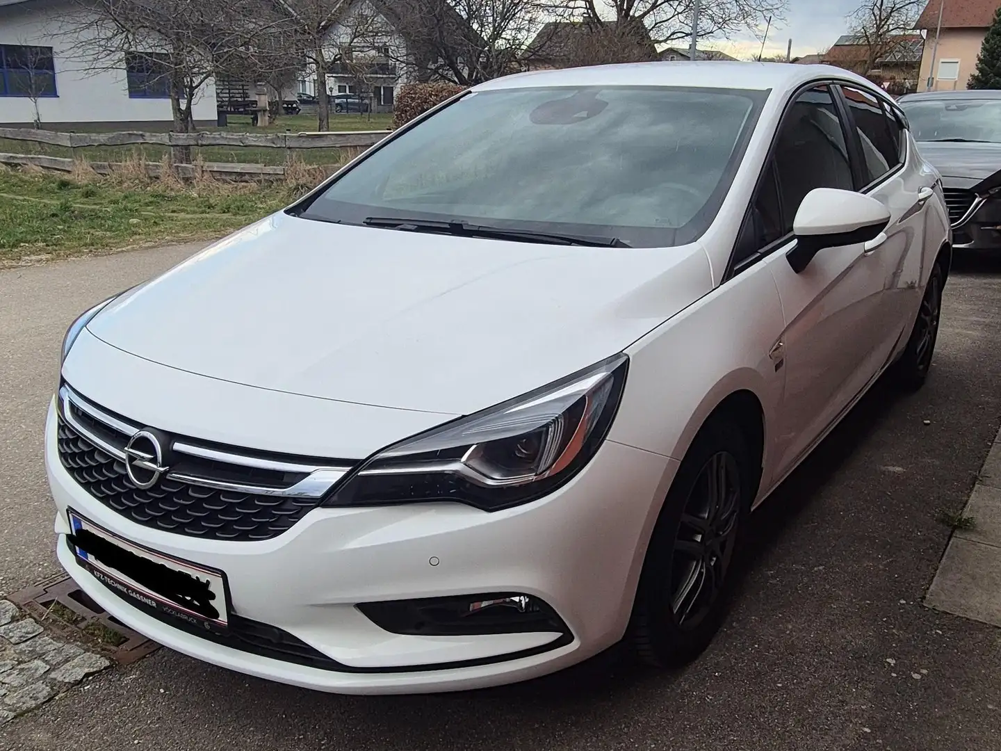 Opel Astra Astra 1,4 Turbo Direct Injection Österreich Edition Österreich Edition Weiß - 1