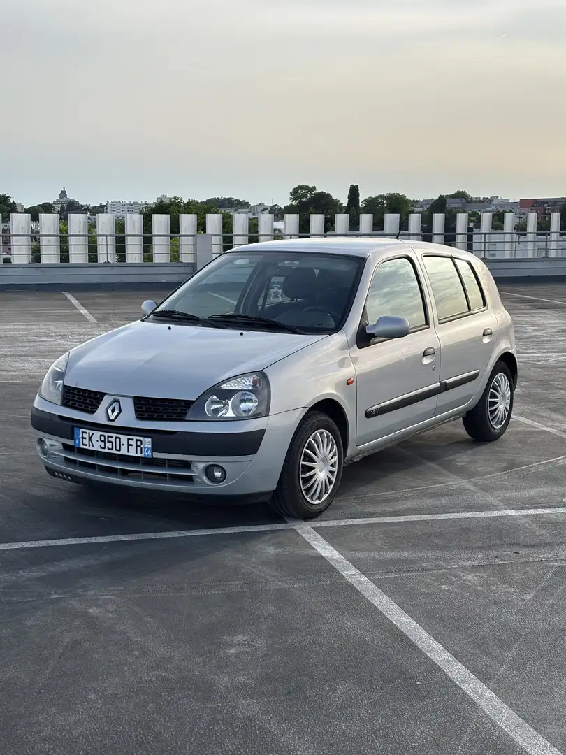 Renault Clio 1.2i 16V Expression Gris - 1
