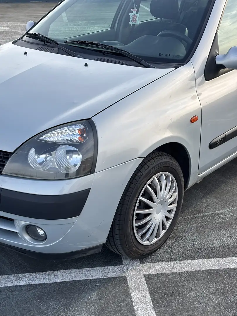 Renault Clio 1.2i 16V Expression Gris - 2