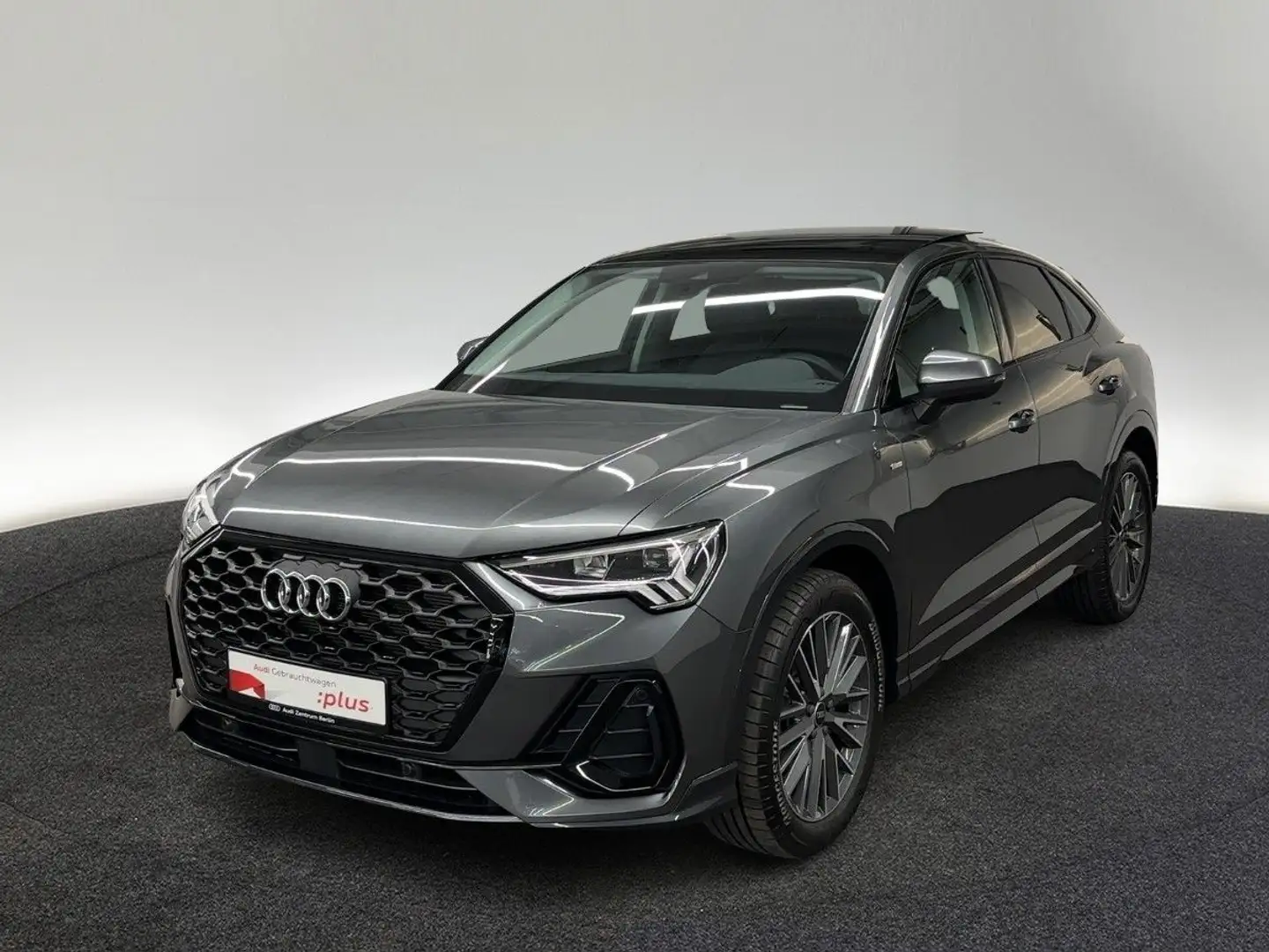 Audi Q3 S line 35 TFSI S tr. AHK NAVI PANO Grau - 2
