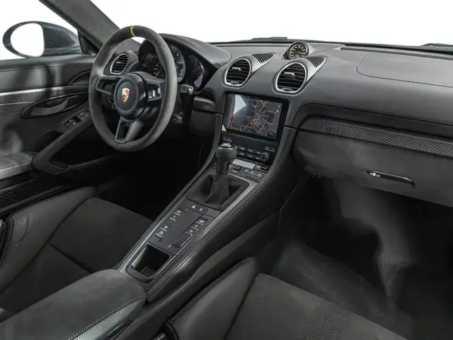 Porsche 718 Spyder view 9