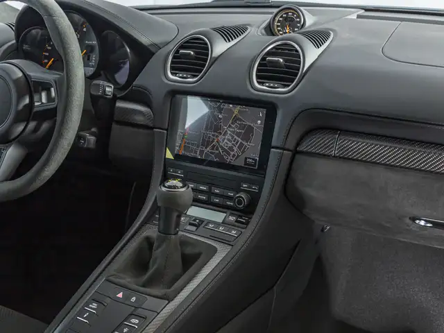 Porsche 718 Spyder view 10
