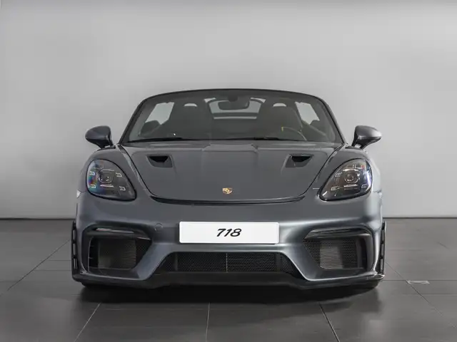 Porsche 718 Spyder view 7