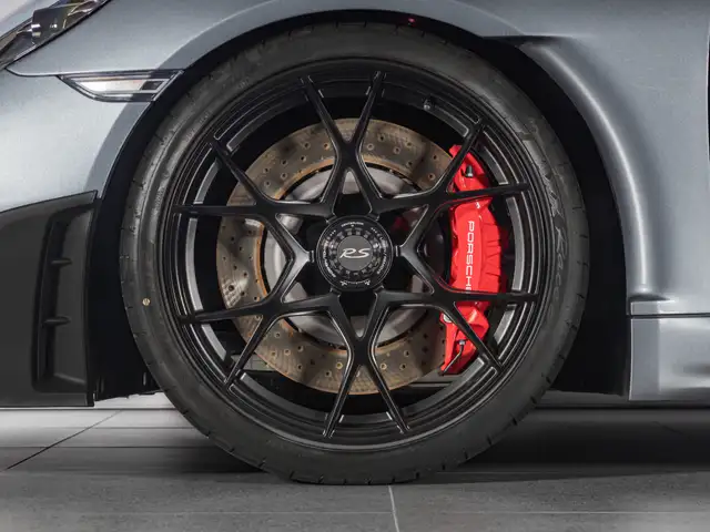 Porsche 718 Spyder view 14