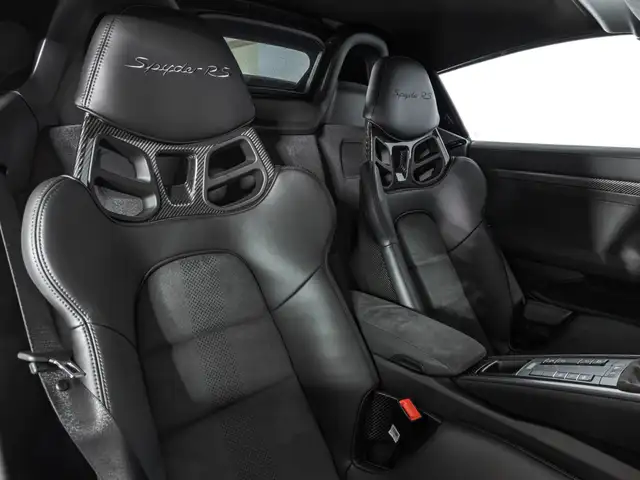 Porsche 718 Spyder view 8