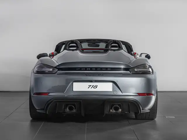 Porsche 718 Spyder view 5