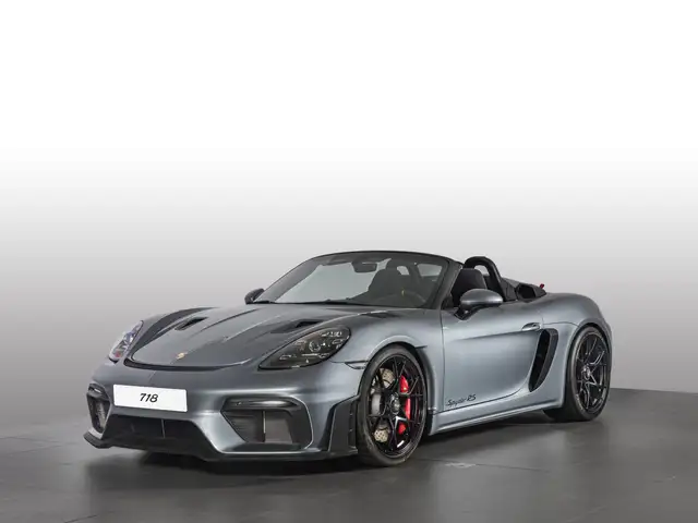 Porsche 718 Spyder view 2
