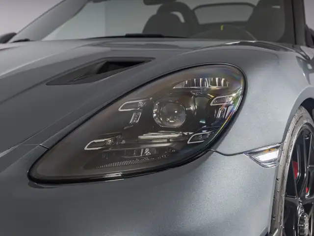 Porsche 718 Spyder view 12