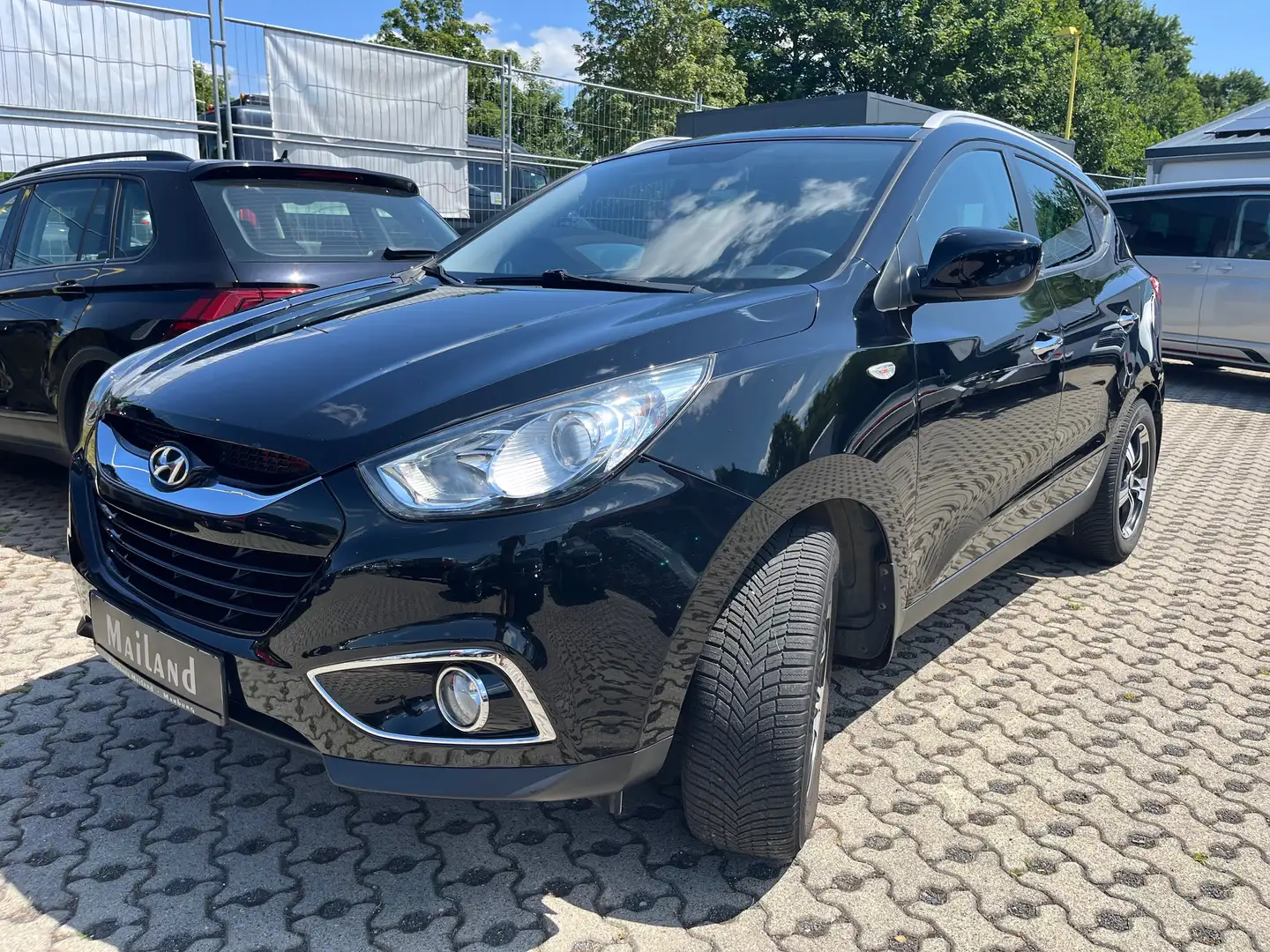 Hyundai iX35 2.0 4WD Automatik Premium Schwarz - 1
