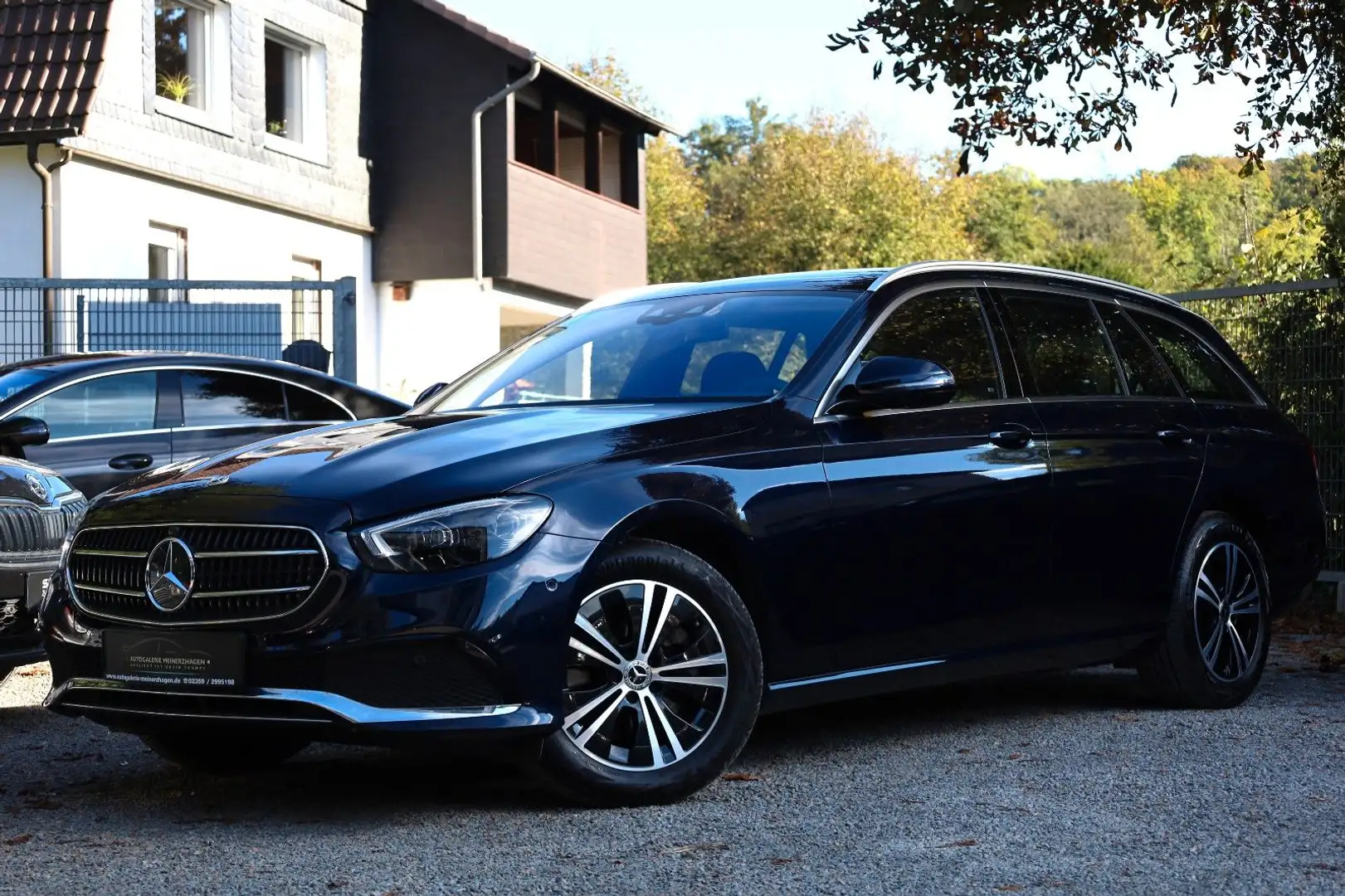 Mercedes-Benz E 220 d T 4Matic/Avantgarde/AIR MATIC/360°/SPUR/ Blau - 1