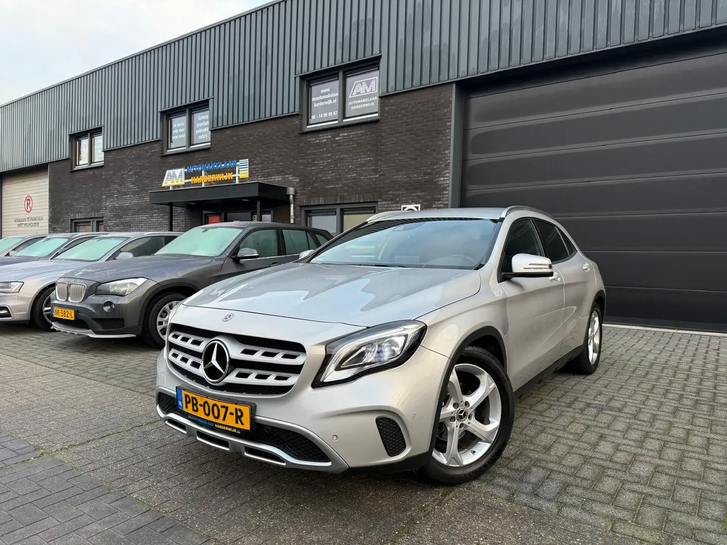 Mercedes-Benz GLA 180 Activity Edition | 2E EIGENAAR |12MND GARANTIE | N Grau - 2