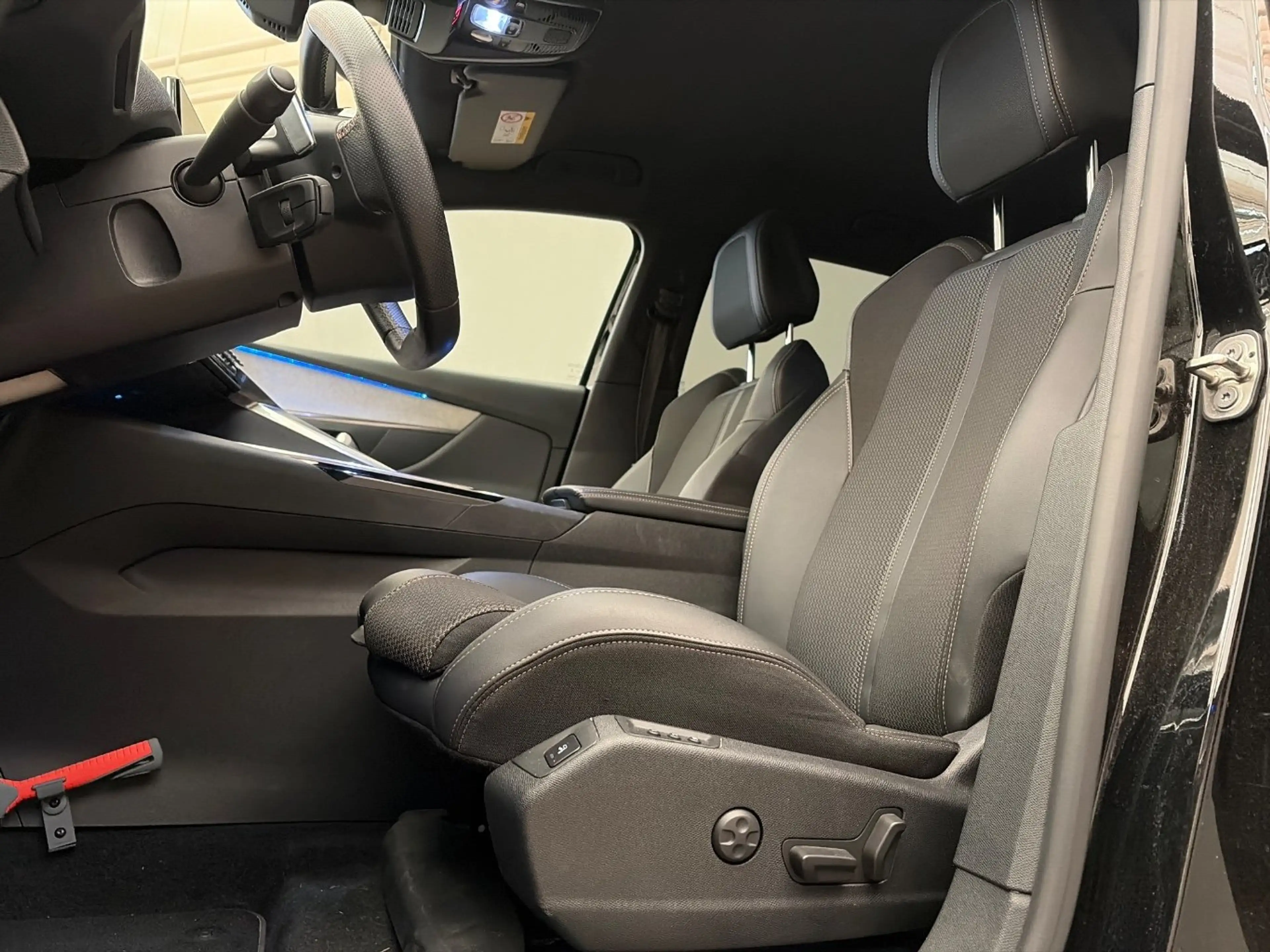 Peugeot 3008 1.6 HYbrid 225 GT | Trekhaak | Black Pack | LED | — photo 3