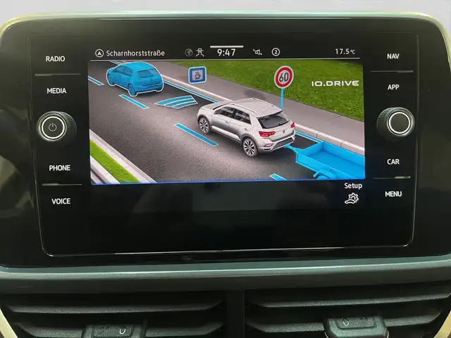 Volkswagen T-Roc view 14