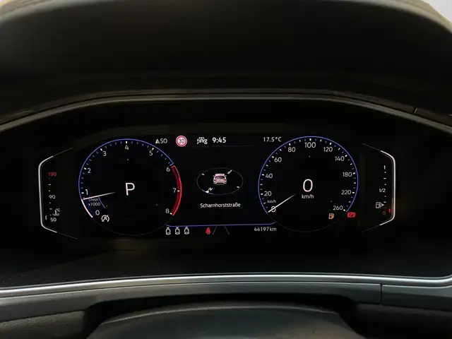 Volkswagen T-Roc view 10