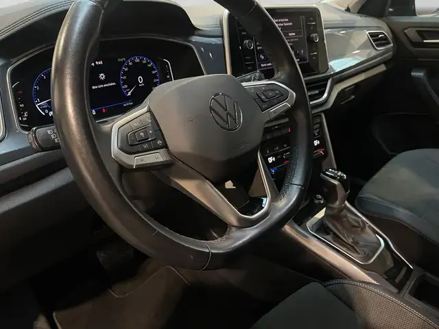 Volkswagen T-Roc view 9