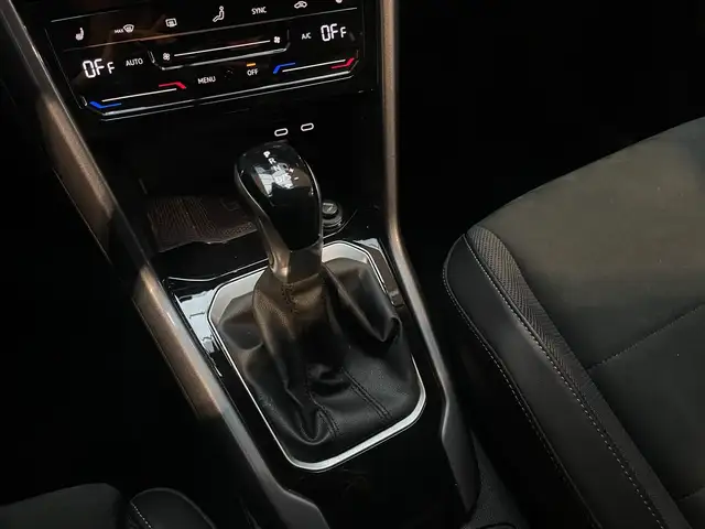 Volkswagen T-Roc view 11