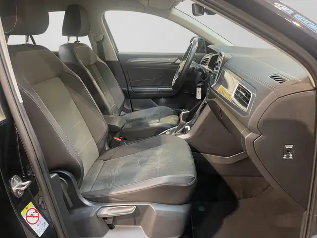 Volkswagen T-Roc view 4