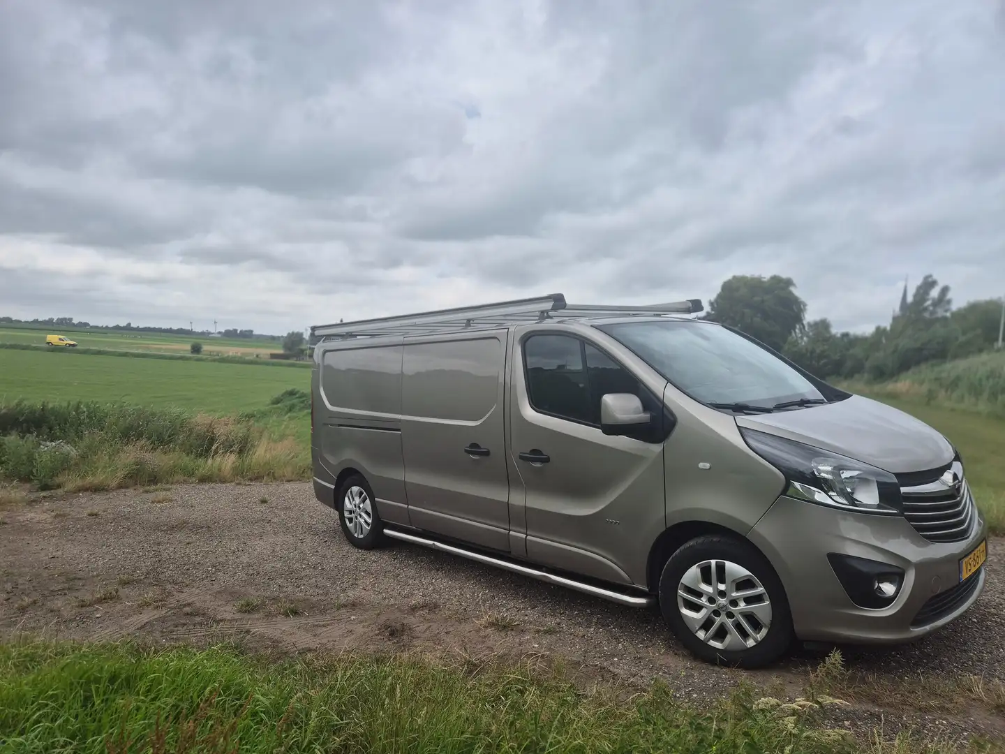 Opel Vivaro Vivaro 1.6 CDTI L2H1 DCSpEc Beige - 2